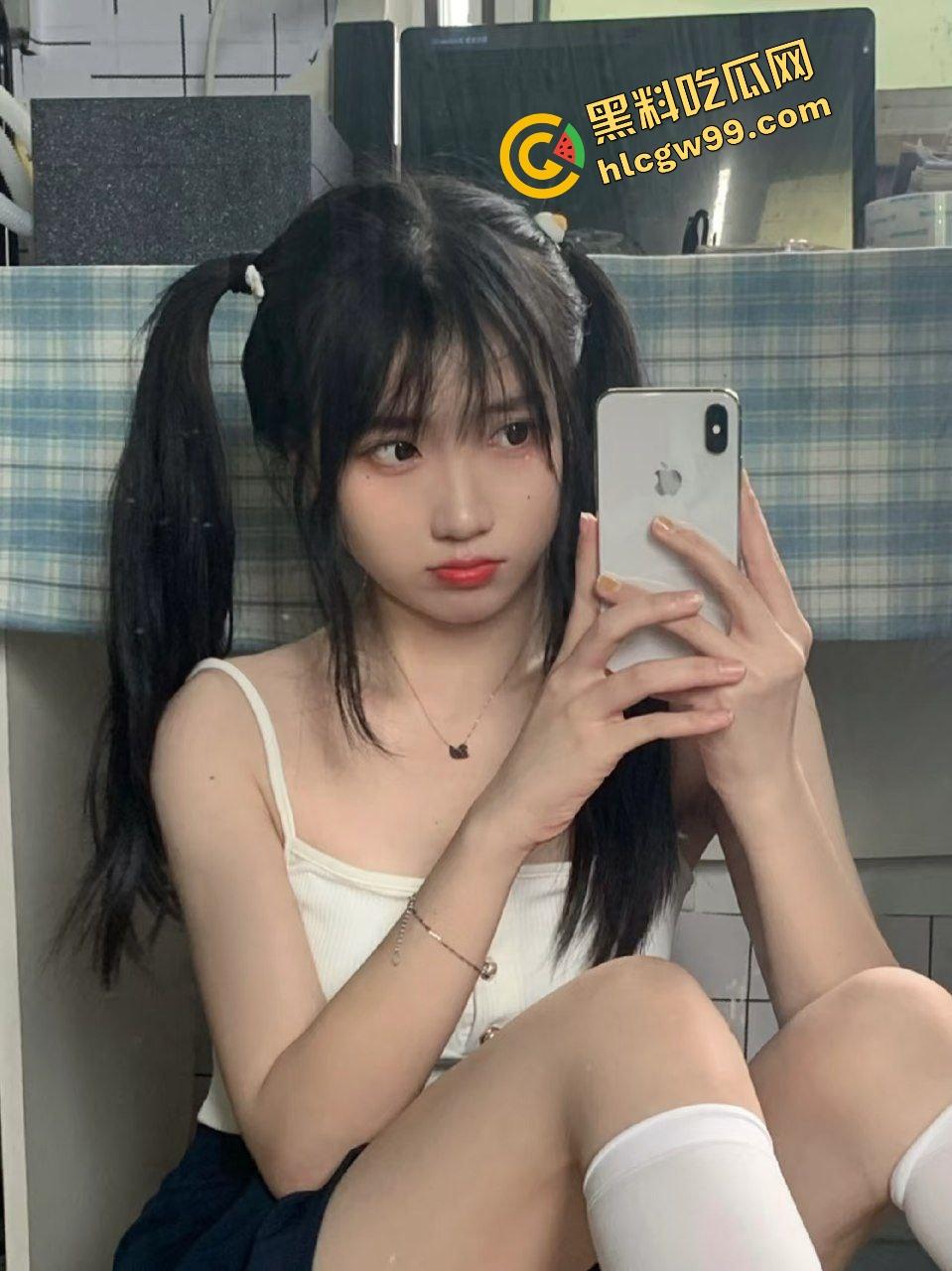 湖北艺术职业清纯双马尾JK少萝【姚婷】被金主对镜淫荡后入，女上位嫩臀夹吸肉棒享受！独家曝光流出！-4