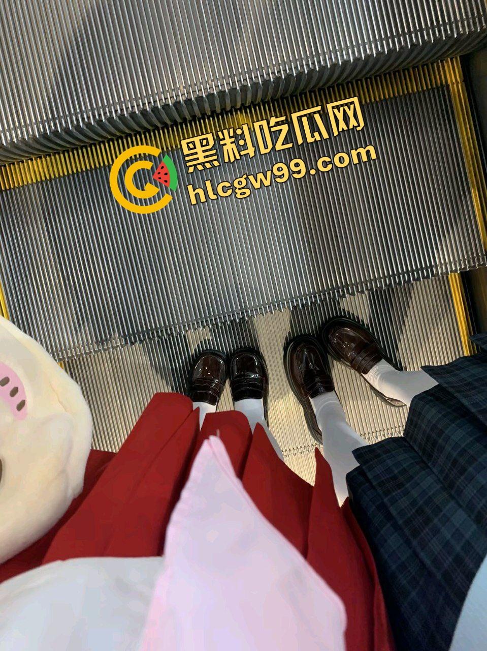 抖音黄毛精神小伙【蔡少】得吃小学未满18JK白丝妹,被女孩父亲撞见暴力殴打!原创独家曝光流出!-6