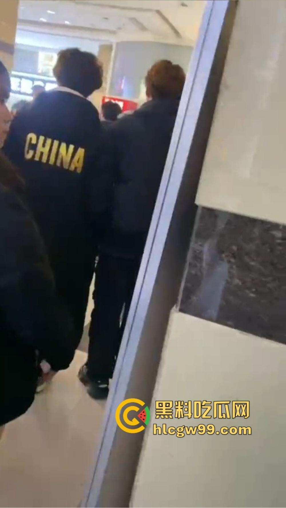 石家庄YOLO酒馆到底有多疯？50v50群架斗殴互砸酒瓶不算啥，厕所里直接开炮，这群小屁孩是疯了吧？-14