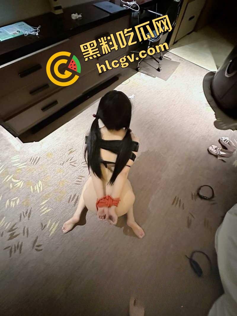 双马尾清纯萝莉『兔咪』变身SM玩物!链子拴住双马尾像遛狗一样操,嫩逼被操到哭喊,露骨视频流出!-7