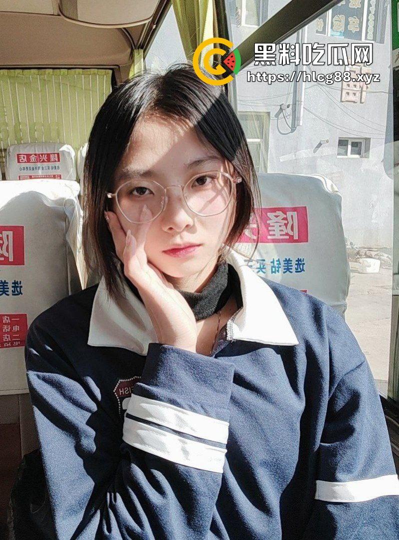 精神小妹『安萱尔』手活神技，楼道里猛搞大保健，润滑油推鸡巴爽射喷墙，手法牛逼鸡巴抖断！-1