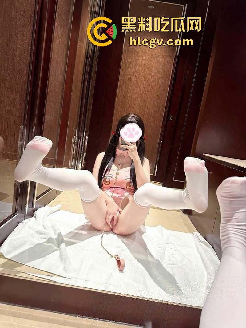 双马尾清纯萝莉『兔咪』变身SM玩物!链子拴住双马尾像遛狗一样操,嫩逼被操到哭喊,露骨视频流出!-11