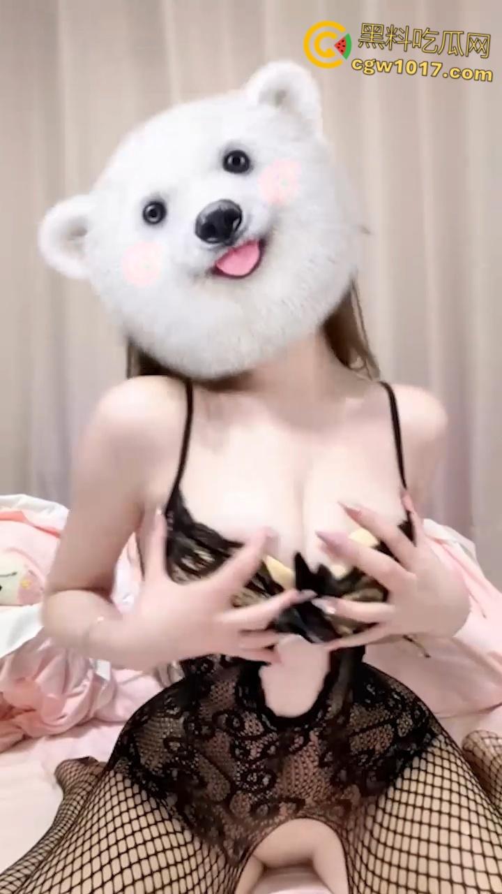 抖音巨乳萝莉【小鱼京子】，金主定制白嫩吊带巨乳，情趣开档渔网白虎嫩穴自慰，尺度拉满诱惑十足！-5