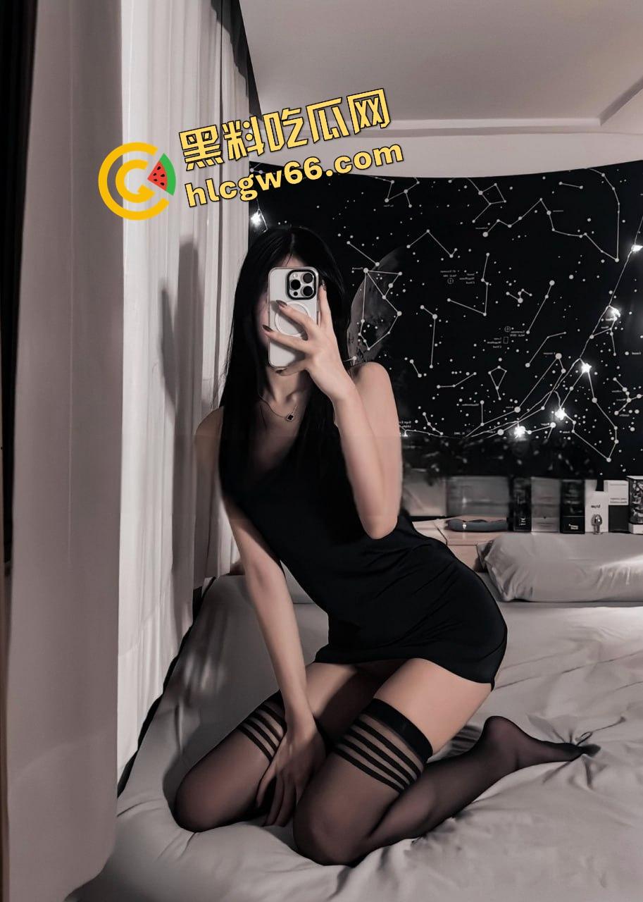 太原母狗级尤物『屠敏丽』人前白虎御姐人后调教3P舔精，黑丝JK样样玩，真不知是哪位大神的专属狗！-3