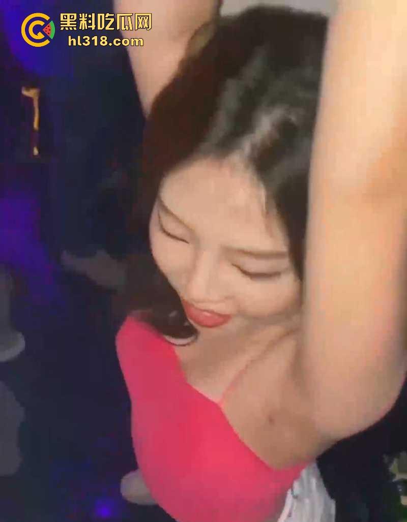 酒后爆操极品夜店女神，性感尤物酒吧发浪勾引，被大神搭讪带走无套后入，全程露脸对白超淫荡！-2