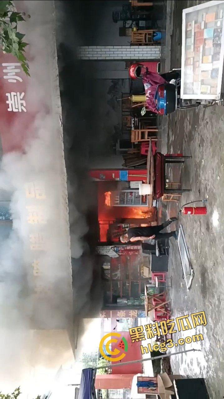 成都崇州施家坝农场 腊肉店起火！浓烟滚滚 火炎焱燚 为中元节做准备！-6