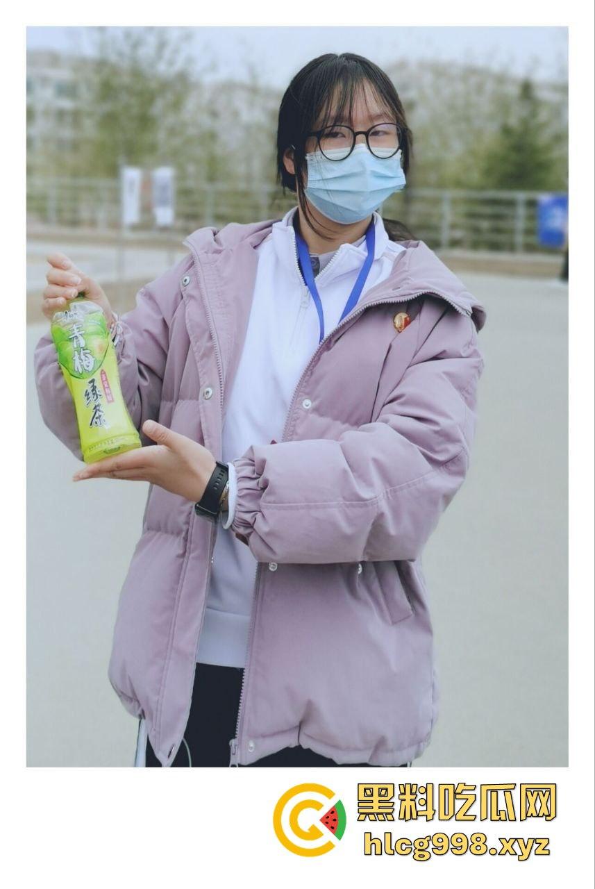 青海师范大学嫩妹【雷娇】翻车！党员身份掩盖不住母狗本色，异地男友曝光无套约炮视频！-4