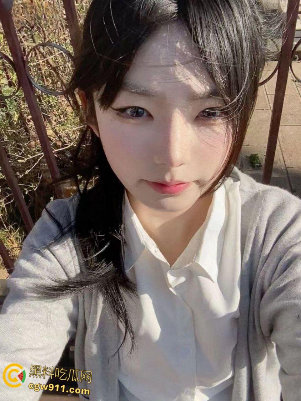 沧州师范学院【吕嘉慧】，刚上大一就被金主爸爸3w包养，jk白丝制服直接给干哭，玩够了直接被曝光炫耀！-3