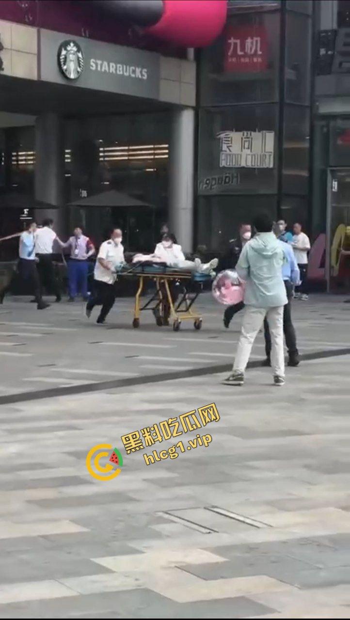 昆明 同德广场商场 15岁抑郁症男孩 因父母离异 从4楼一跃而下 跳楼自杀!-3