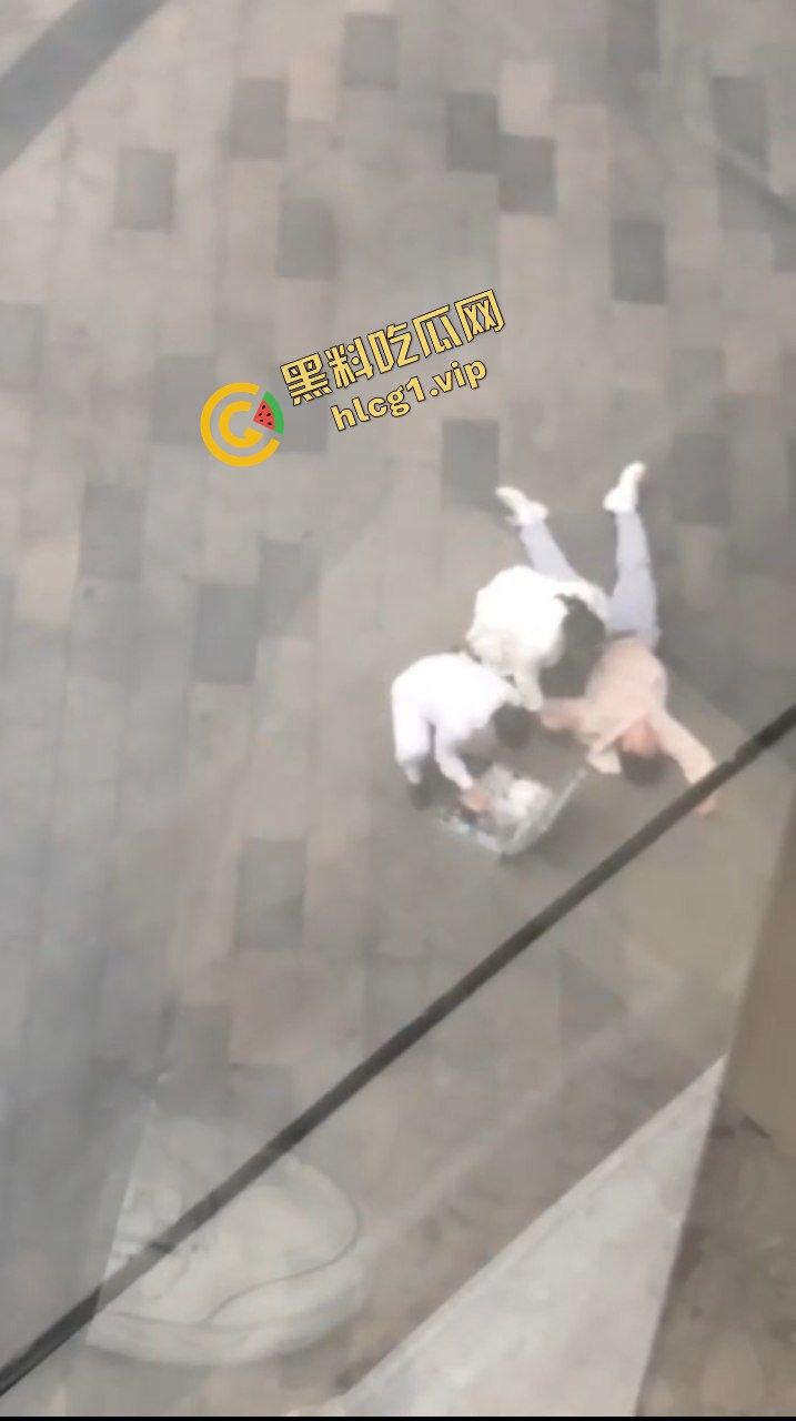 昆明 同德广场商场 15岁抑郁症男孩 因父母离异 从4楼一跃而下 跳楼自杀!-4