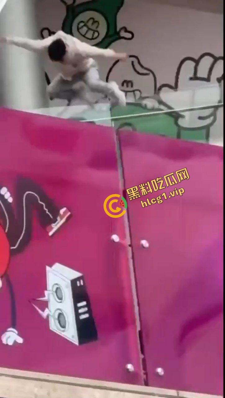 昆明 同德广场商场 15岁抑郁症男孩 因父母离异 从4楼一跃而下 跳楼自杀!-8