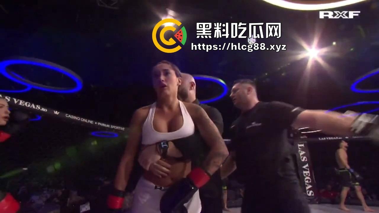 罗马尼亚三成人博主大奶妹进八角楼打拳被拳手狂揍，这要是换到床上2个男的都不够看！-12