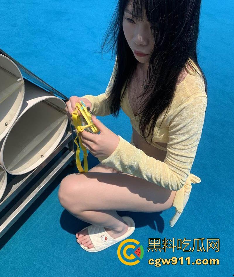 山西临汾职院【张文岚】前男友狠心泄露清纯学妹骚浪一面，粉嫩手指狂抠骚逼，只求巨屌狠狠满足！-1