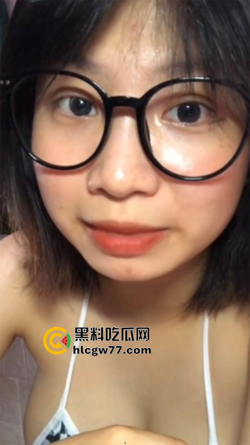 越南童颜巨乳网红，极品身材眼镜母狗，镜头前揉奶自慰，粉嫩巨乳让人口水直流！-3