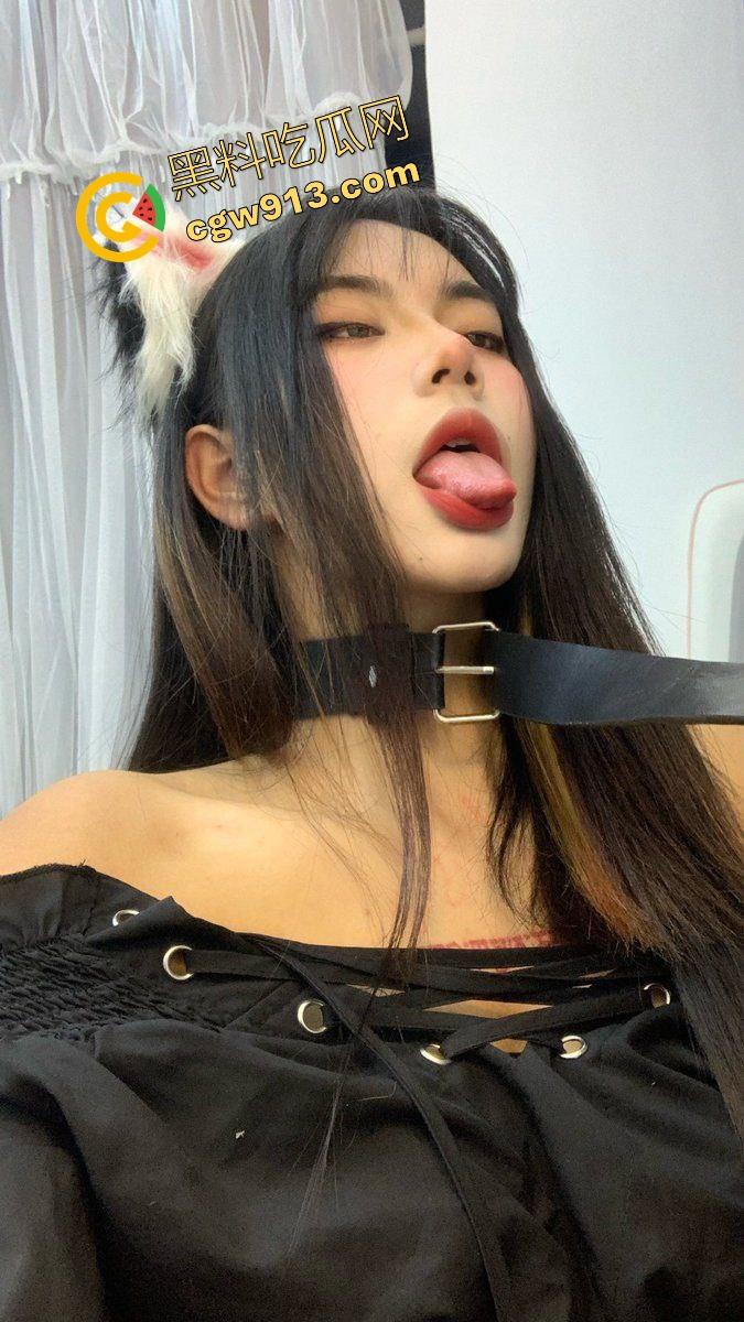 南京财经大学校花【张雨琪】被金主包养，为了金主的多多爆金币玩制服play，金主爆金币她爆白浆！-12