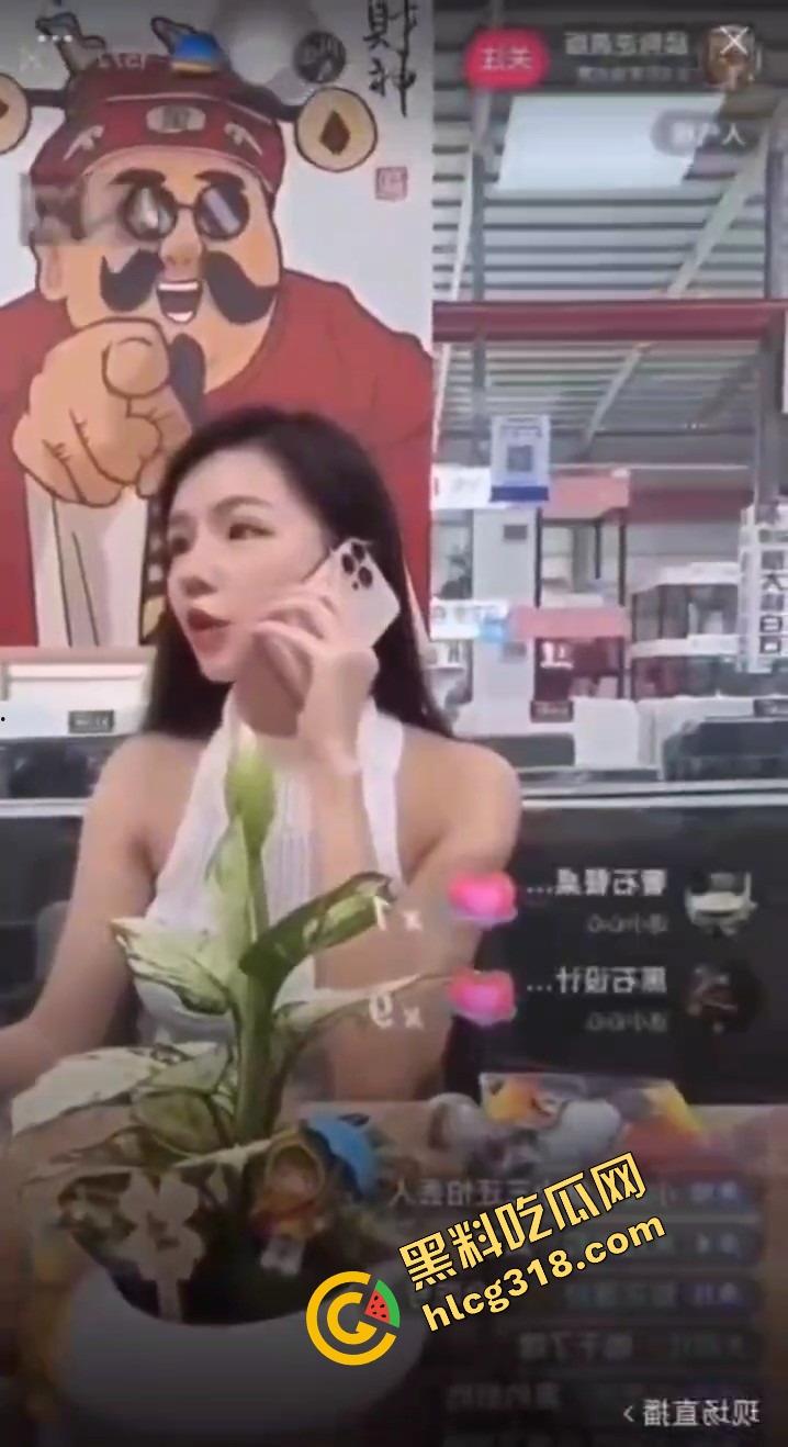 姐妹情深睡上床？集美女主直播抓小三，闺蜜6年情深，睡我老公3年直播当街鞭尸式抓奸！-9