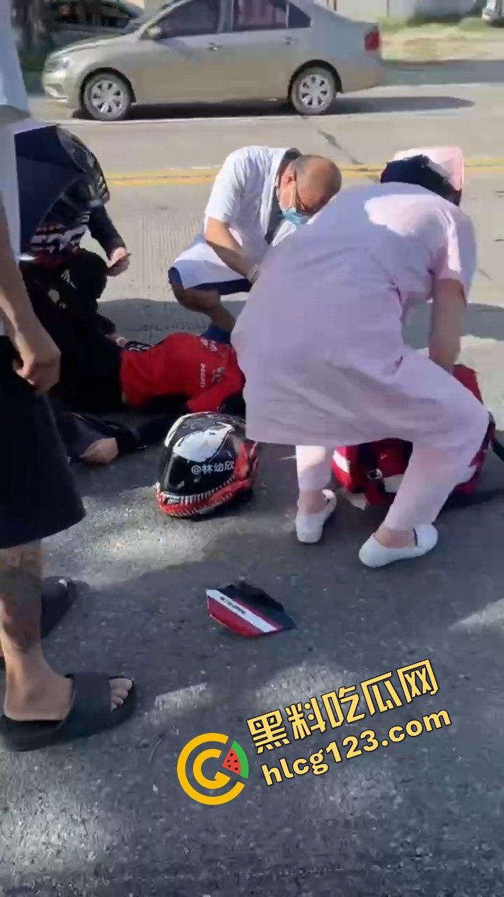 杜卡迪美女骑手林欣幼飙车遭撞飞!口吐鲜血倒地不起,机车女骑再度躺下!-6