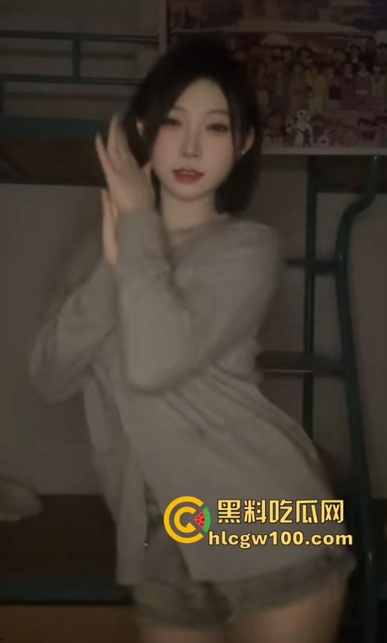 抖音『丫丫Bbar』人称年轻版程老师，直播天天盯射开撸太上头，车速快到起飞，今晚直播间集结冲爆她！-3