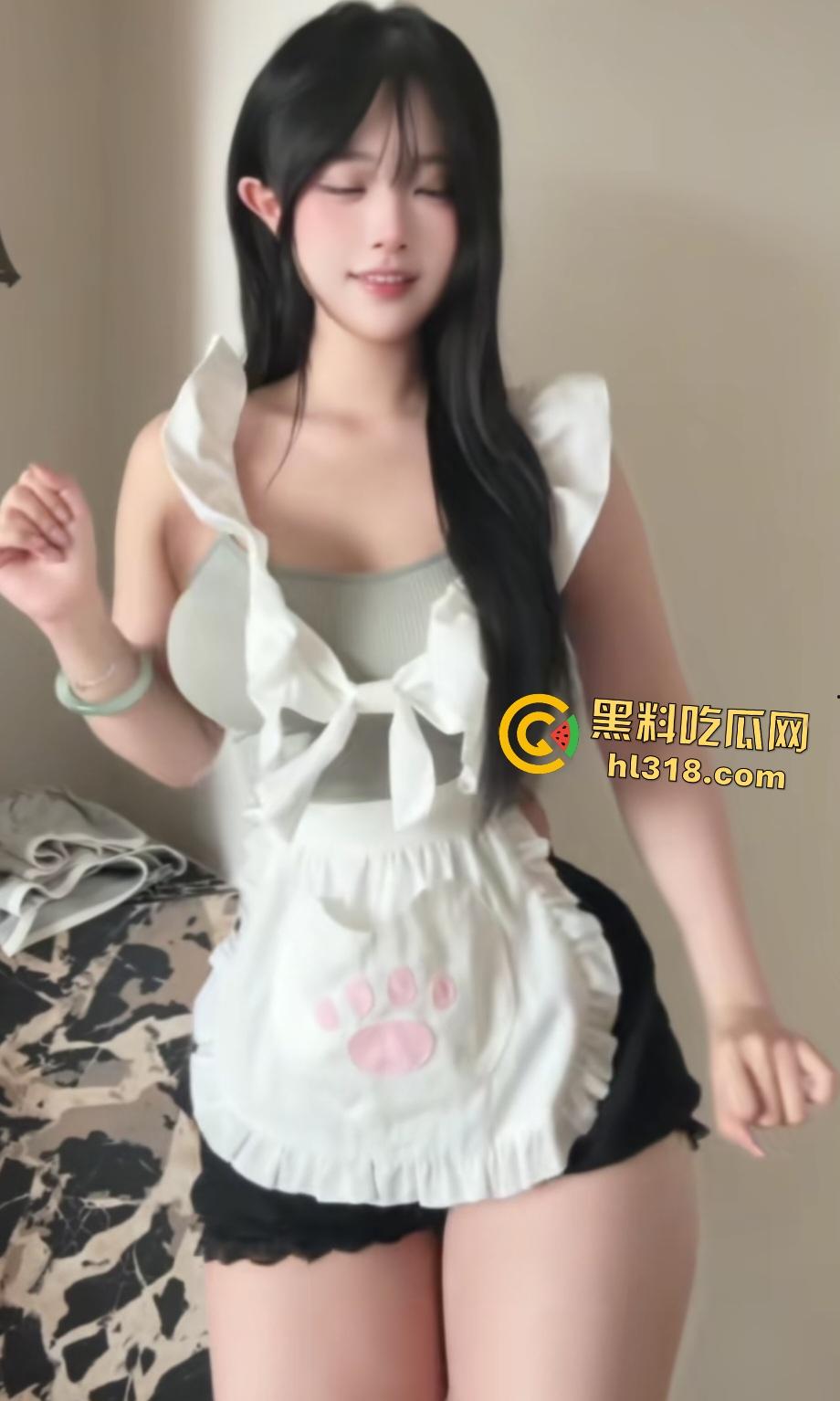 抖音网红【喝多了就想兔】酒后失态穿红色蕾丝情趣装裹巨乳半露，极致反差自拍撩裙底！-3