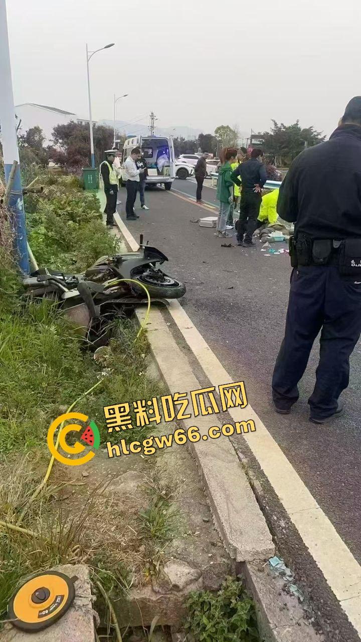 又一个浙江黑丝女骑『婷婷压不住弯』直接送命，男的没头盔女的逆行，当场出事，一人噶了！-10