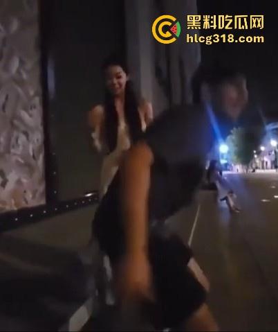 巴西牛排具象化，印度旅游博主偶遇摩洛哥男子搂抱中国女友，男子回答称中国女人是世界上最好追的女人！-6