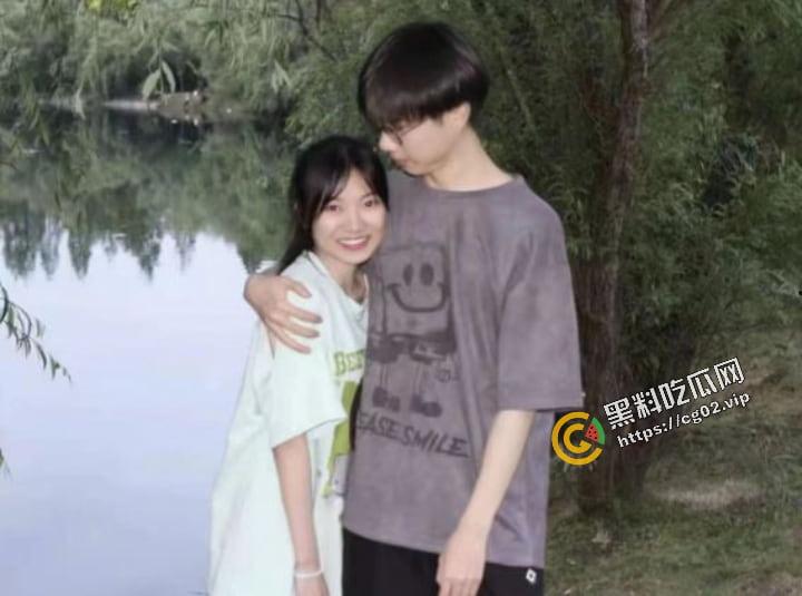 贵州财经学院 商务英语专业  长相清纯的反差骚母狗【常雪】与男友兄弟约炮 现实版本的我跟你拜把子你惦记我马子-1