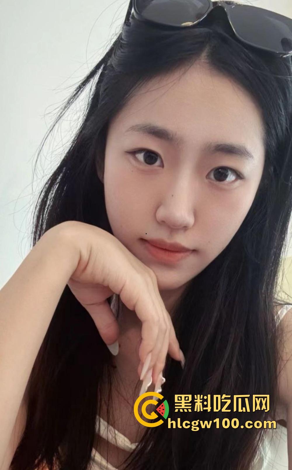 长沙女主播『冯洛涵』可纯可欲可调情 线上钓金主线下上门服务为钱疯狂  千里送逼秀腰臀技术！-6