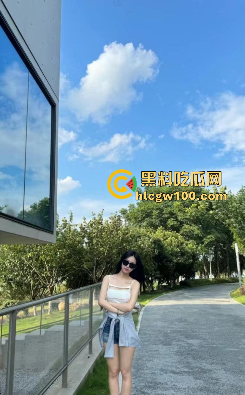 长沙女主播『冯洛涵』可纯可欲可调情 线上钓金主线下上门服务为钱疯狂  千里送逼秀腰臀技术！-8