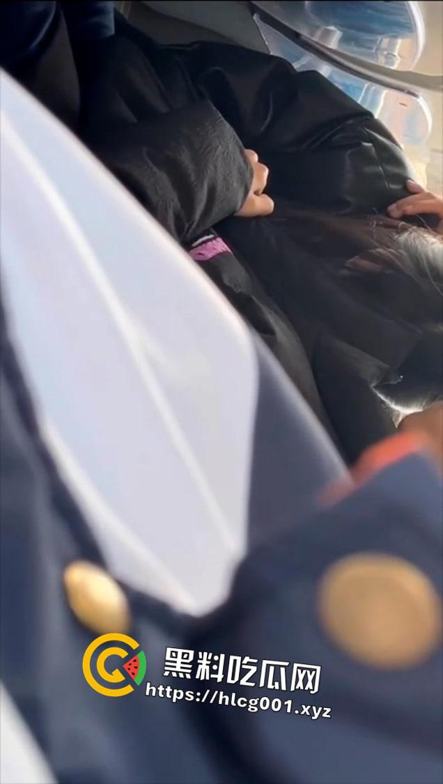 山东潍坊 学生情侣车上口爆  被人拍下并曝光 算是社死了 现在的学生是真的玩的开阿-6