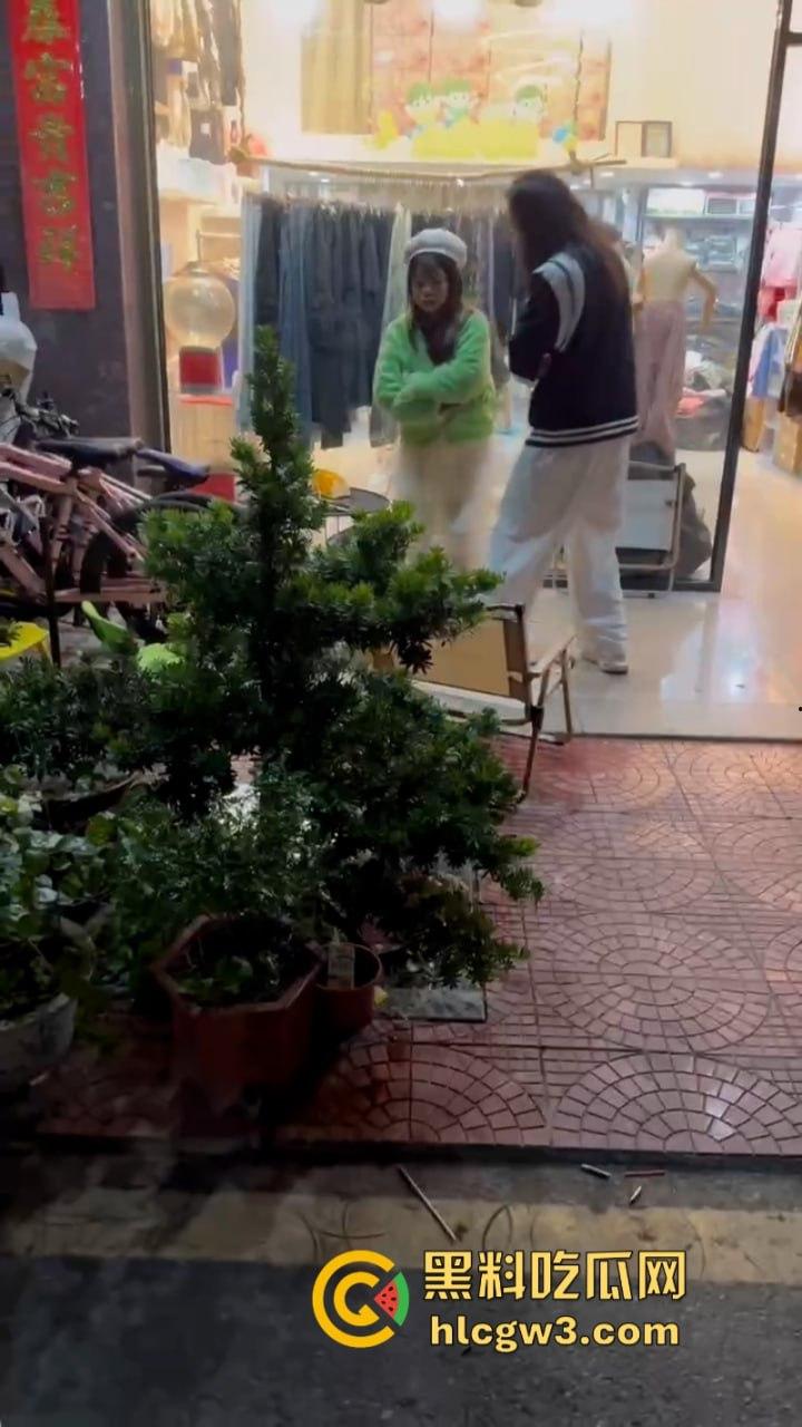 福建泉州已婚男经不住骚逼老皮条诱惑出轨劈腿 事后遭威胁帮其还钱直接崩溃 小三真实长相曝光：哥们你是真饿了啊？-5