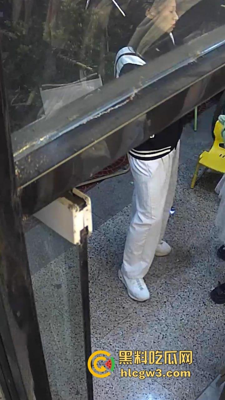 福建泉州已婚男经不住骚逼老皮条诱惑出轨劈腿 事后遭威胁帮其还钱直接崩溃 小三真实长相曝光：哥们你是真饿了啊？-10