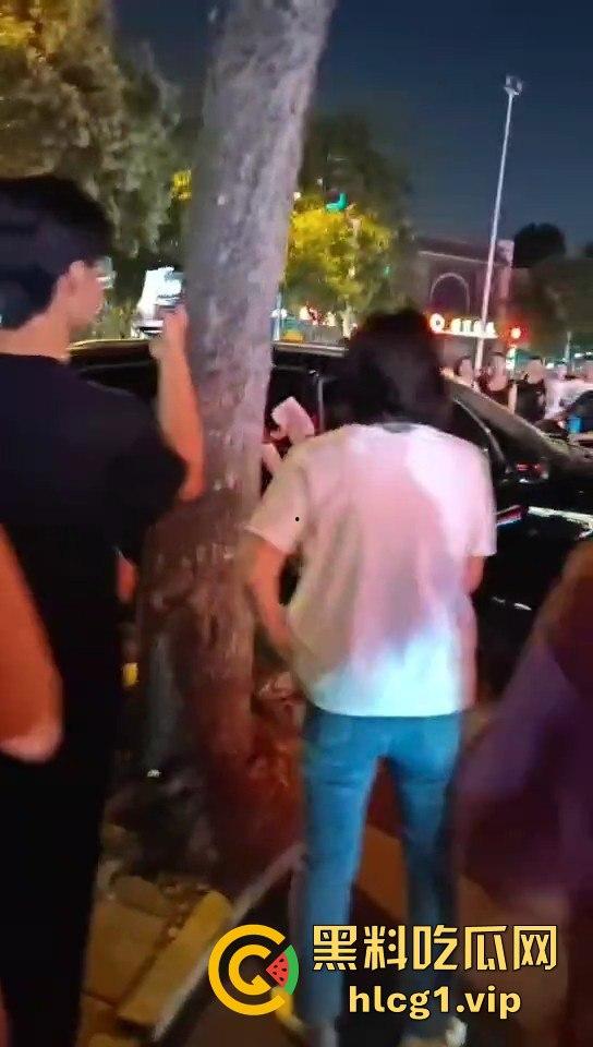 捉奸变反被捉！19岁妹子石家庄大街哭崩，十年小三梦破碎一地！-6