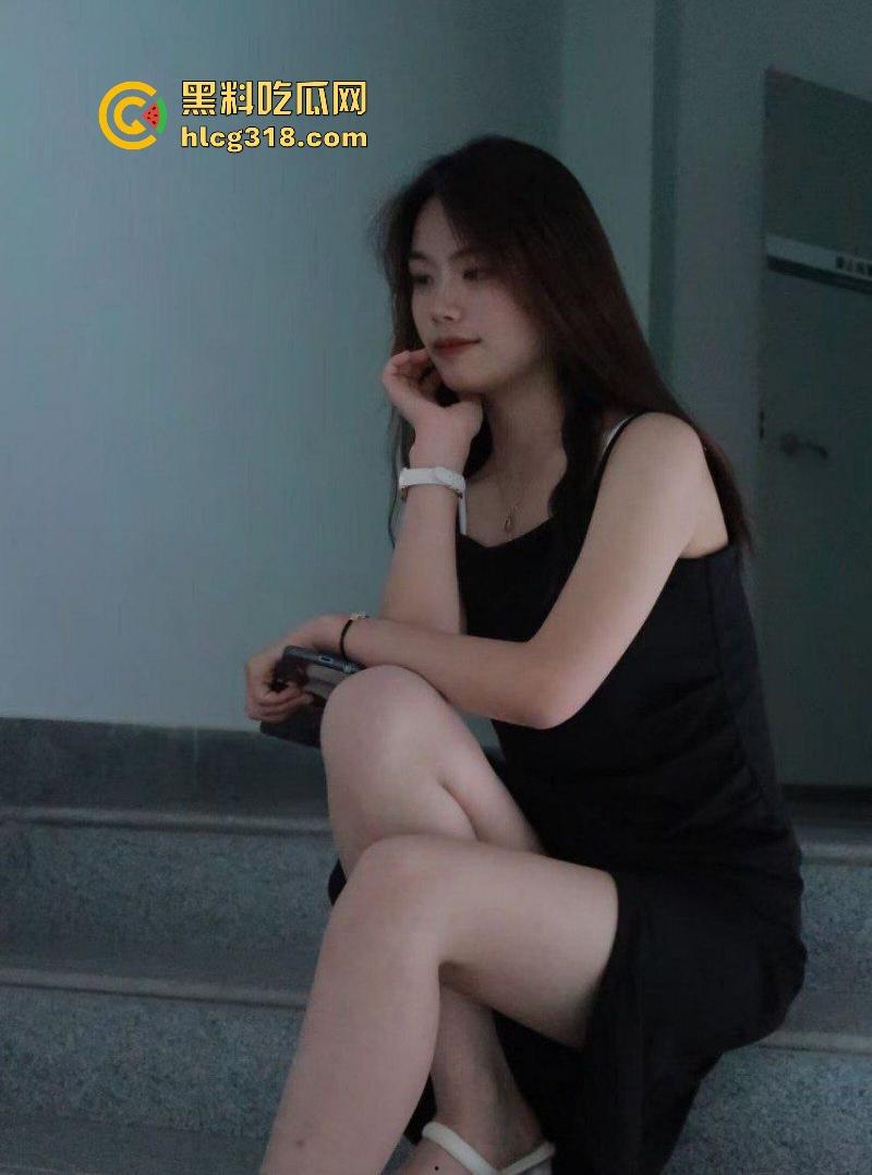 四川美术学院【魏施婵】极品反差母狗，排卵发情期饥渴难耐，后入无套内射蜜桃臀！-2