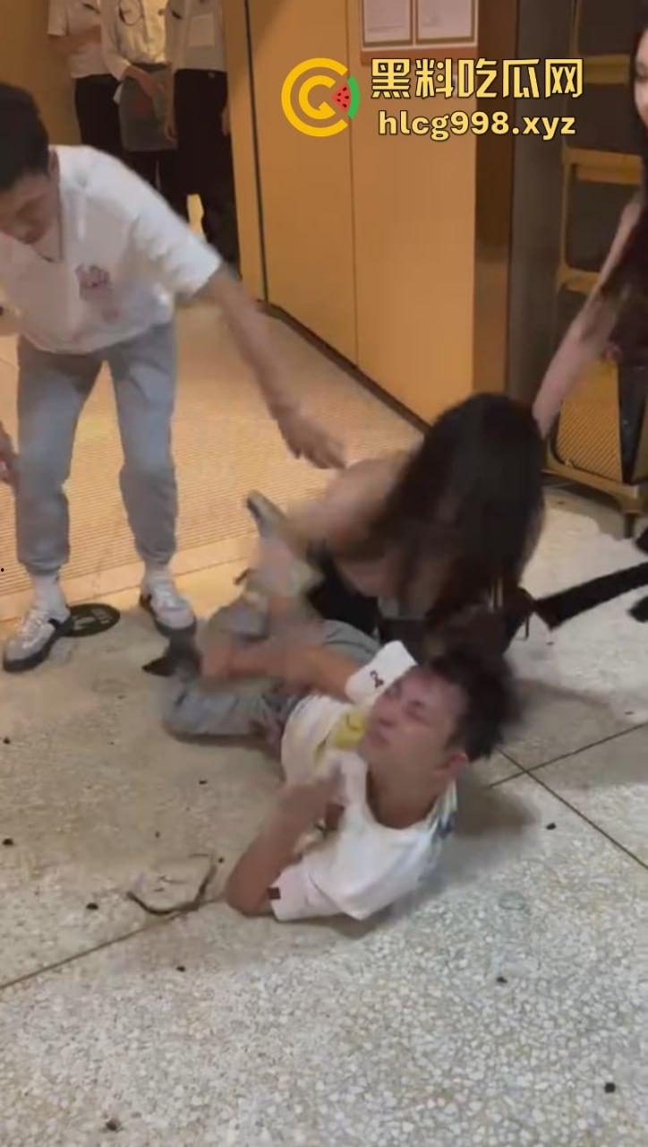 古有梁山孙二娘 今有老娘揍港独！长沙海底捞G杯巨乳伪娘暴打装逼港独男-7
