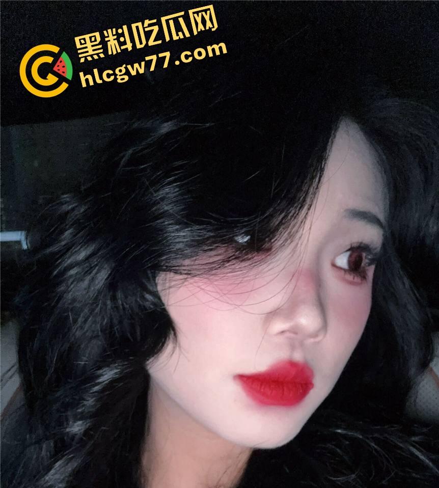 赣州00后【刘飞羽】裸贷爆料，高颜值女神私密撩姿大曝光，黑美甲让人看了都想舔！-4