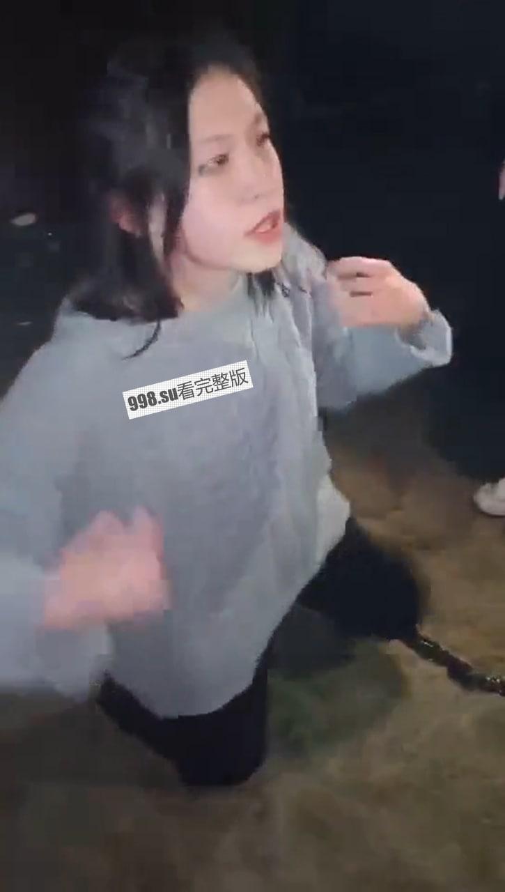 几个女孩 #欺凌 一个漂亮的女孩，边打还边录视频-3