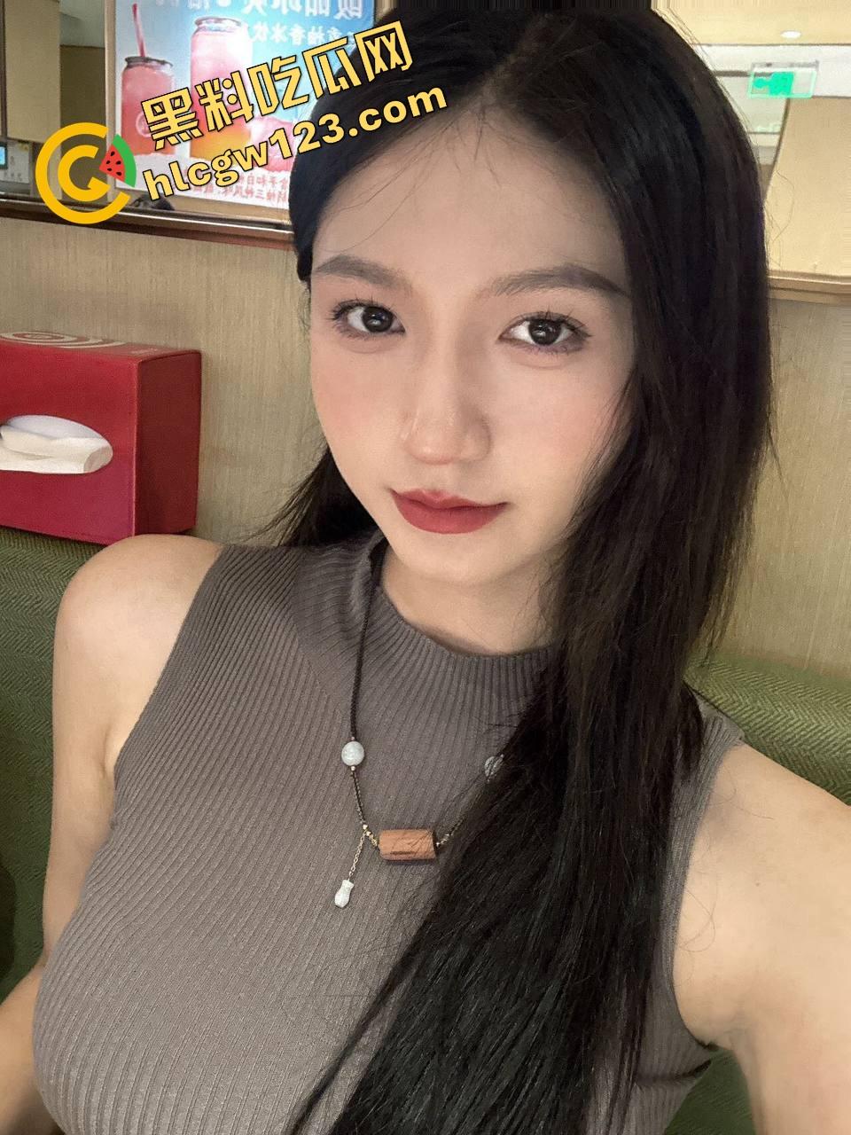 现在的漫展成了低配妓展？衣服遮逼就算COS，长相不够露点来凑，各种骚拍只求脖子以下别露脸！-2