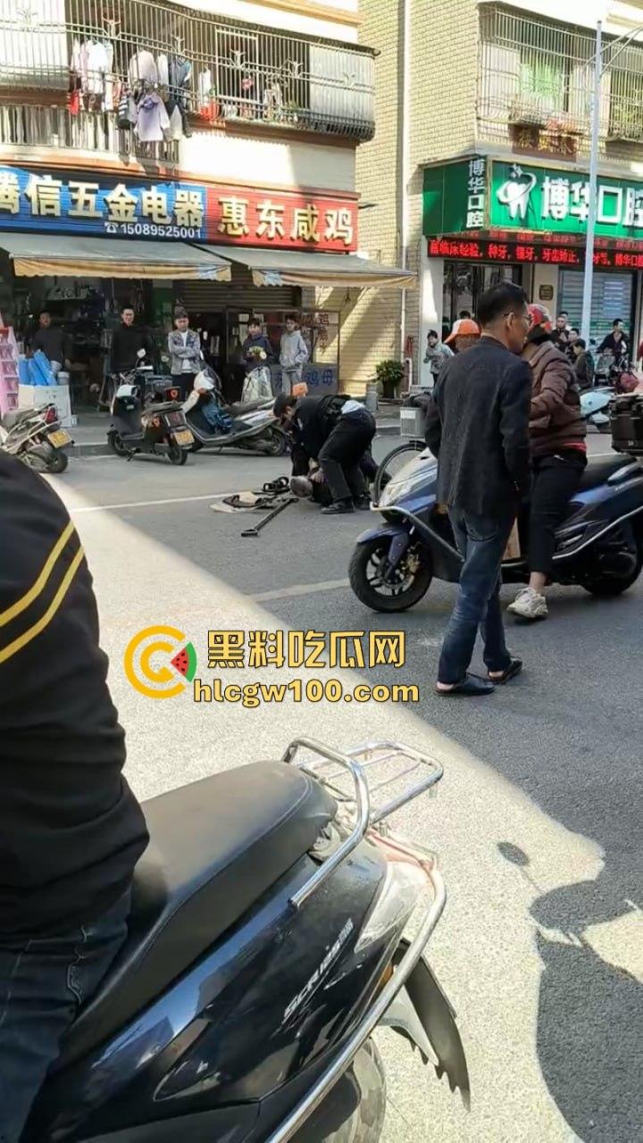 大爷不语只想砍人 汕尾市海丰县单身老头当街挥刀泄愤吓坏路人  疑似故意混牢饭？-2