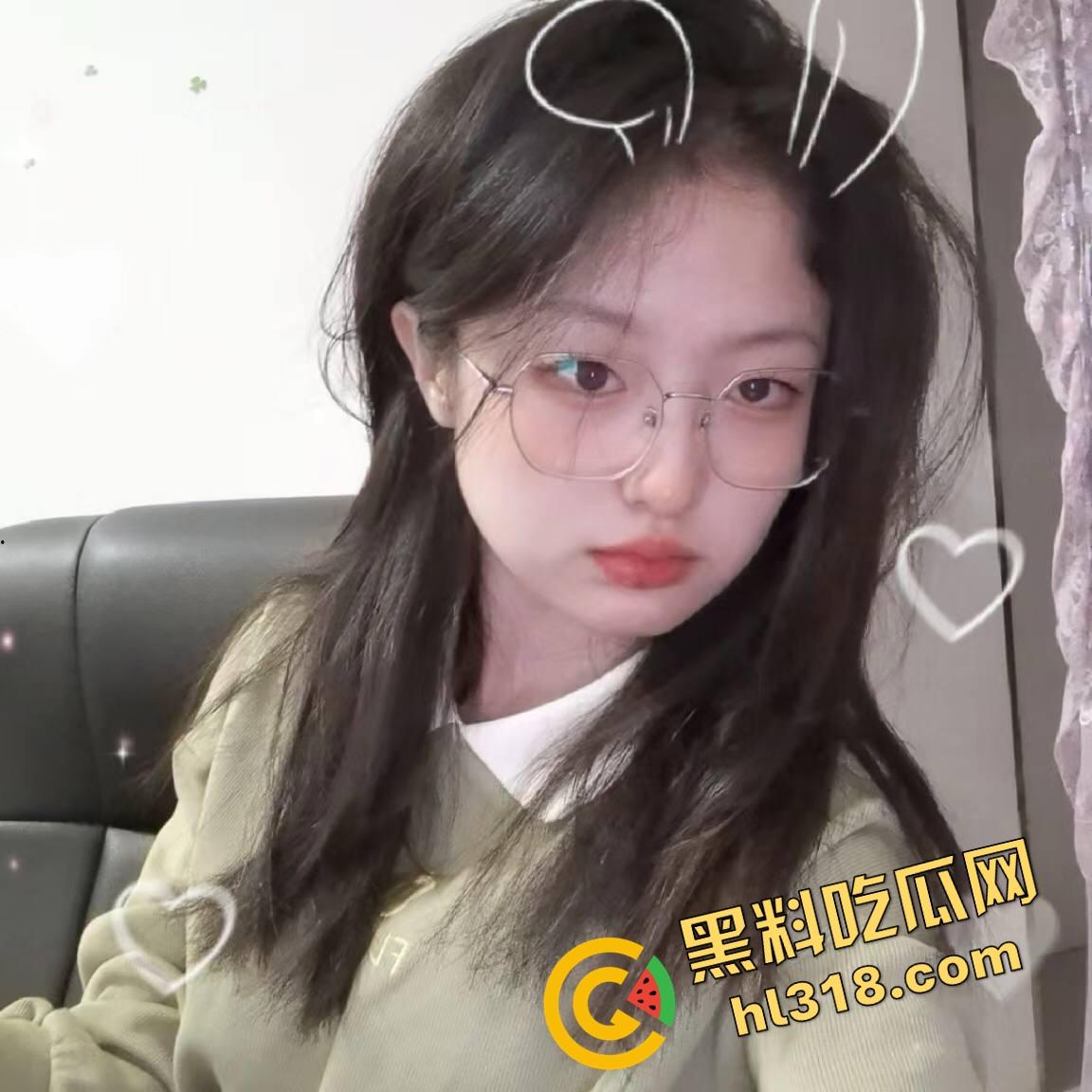 厦门大学高材生『苏婉晴』学霸眼镜妹被调教日常，每天早晚各一次，寝室打卡自慰成为生活一部分！-4