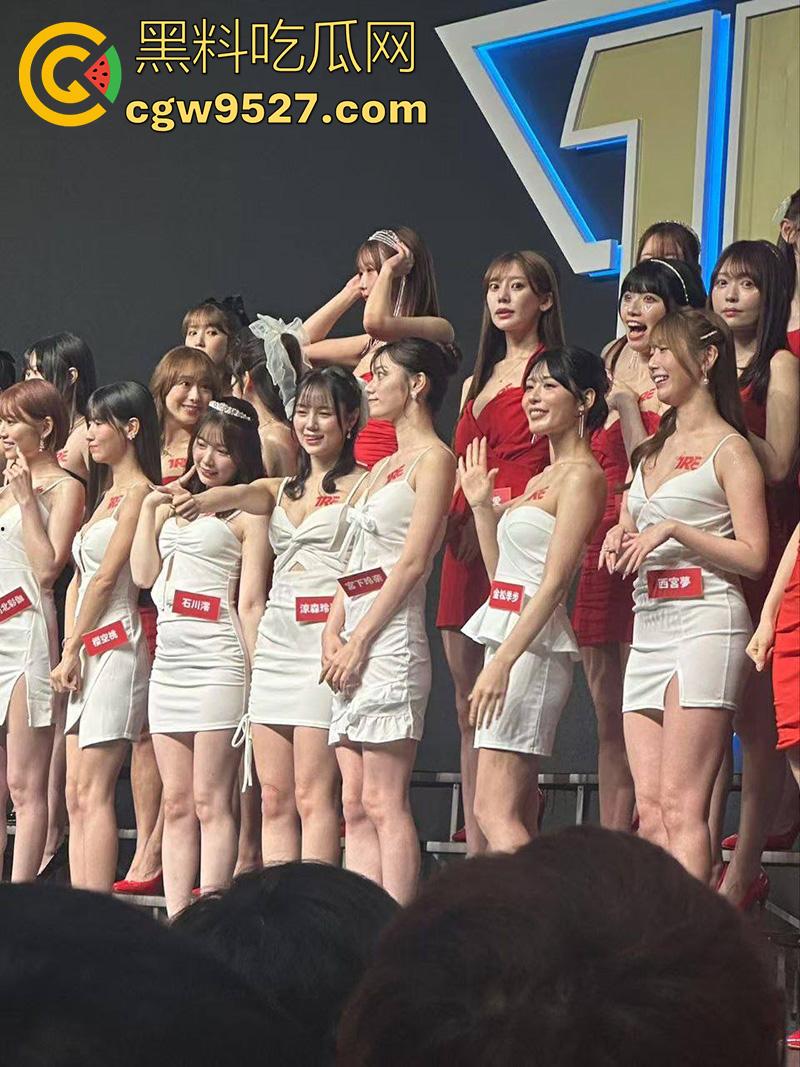 这才是男人天堂啊，台湾成人展盛况，各路老师齐聚一堂，大胆展示性爱姿势，这里面有你喜欢的老师吗？-12