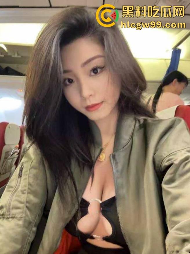 重庆高端小姐【溱浠雨】不雅自拍泄密，巨乳御姐一对天然大奶震翻天，蜂腰翘臀操得客户鸡巴疼！-2