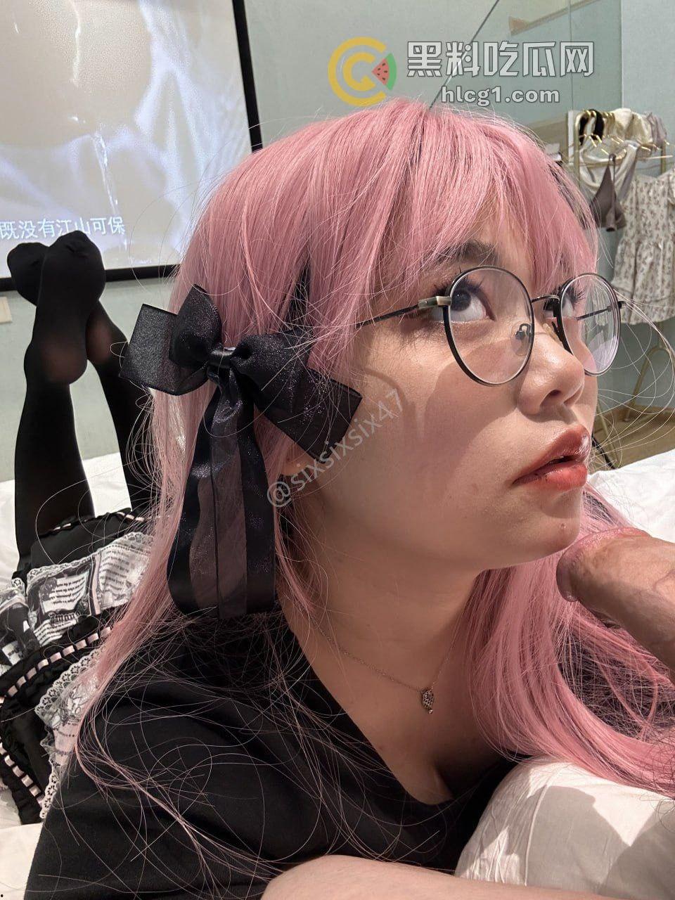 推特眼镜妹“sixsixsix47”高颜值视频全套资源曝光，从书卷气到狂野不羁一夜之间！-8