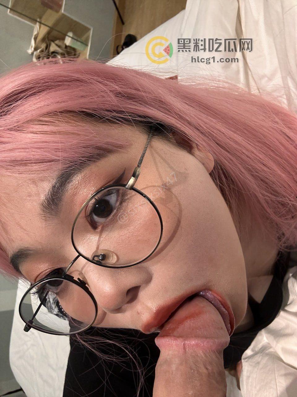 推特眼镜妹“sixsixsix47”高颜值视频全套资源曝光，从书卷气到狂野不羁一夜之间！-9