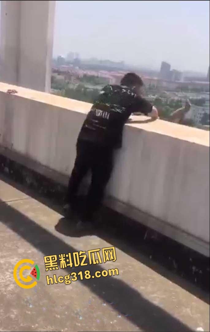 天台刺激拍照翻车，装逼坠楼，推人入狱，判个死刑还是判个无期呢？-6