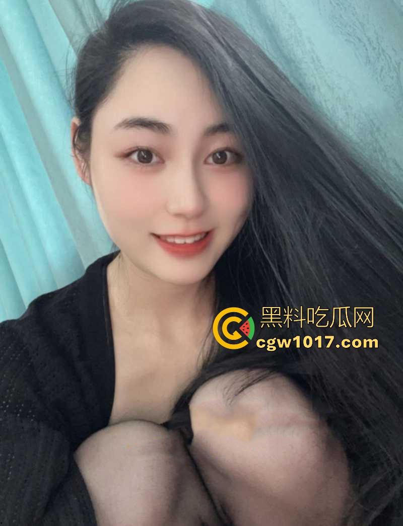 河南高挑骚逼营销【陈奕莹】清纯少女私下却是淫荡的母狗，在家发骚与人裸聊等操，全程露脸揉搓，这逼是真的黑啊！-6