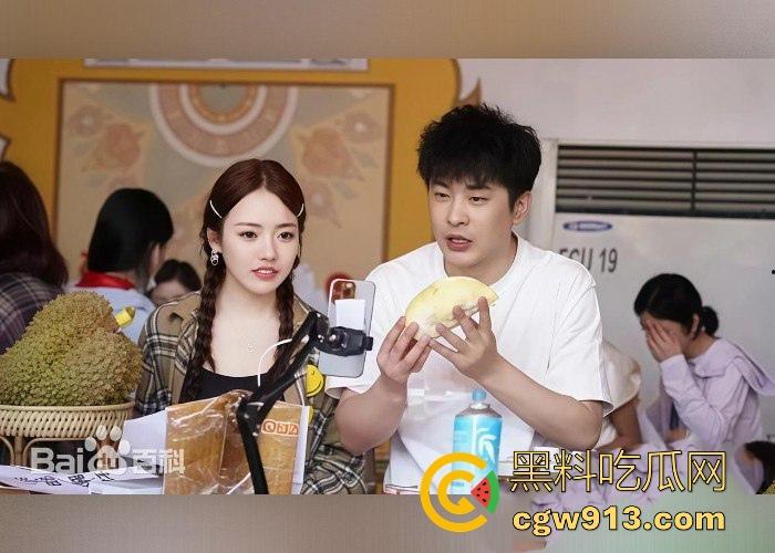 顶流男网红【辛巴】再陷风波！因嫖娼被杭州警方带走，出来之后就立马跑路去了香港，嫖娼视频流出！-14