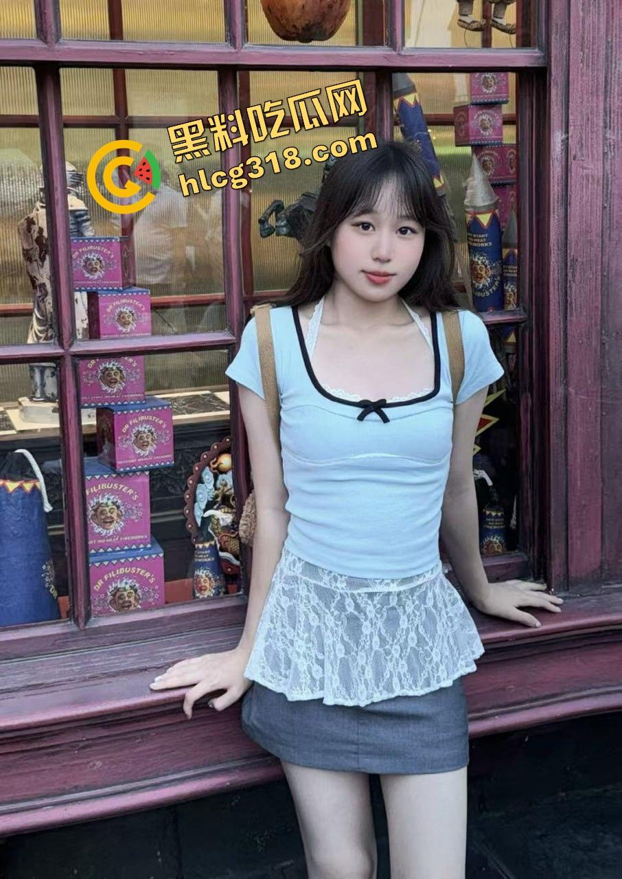 瓜友爆操离婚少妇『赵雪』撅屁股给后入，边被抽插边包粽子，这骚货就喜欢一心两用让人干到发疯！-2