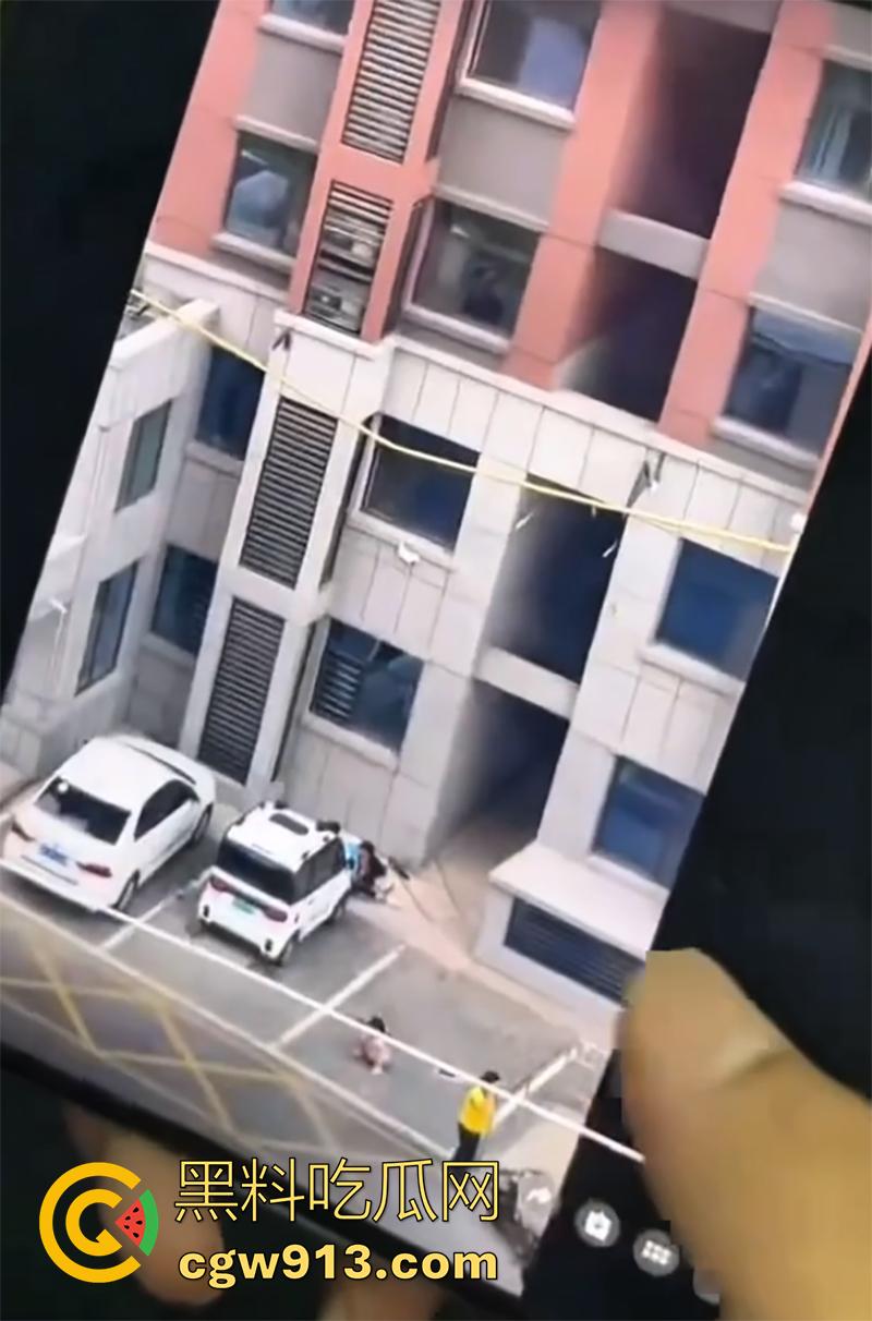 离婚女不能找果然有道理，河北邢台南和明德园小区，二婚女把老实婆婆逼跳楼，这回又要离婚了！-5