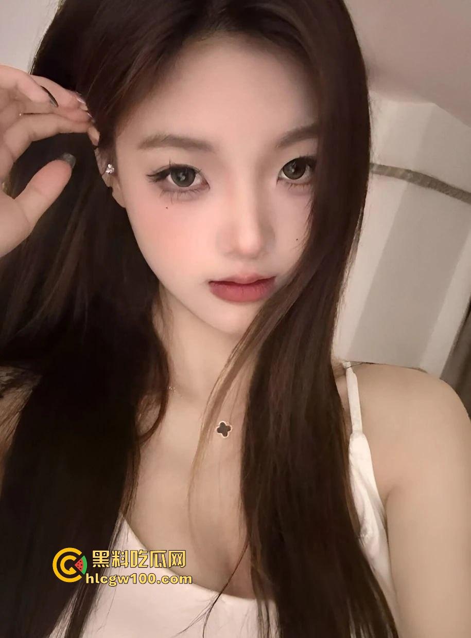 四川成都21岁美少女【林意如】多段大尺度视频外泄，清纯表面下的骚浪让人顶不住，男朋友看了估计会直接裂开！-3