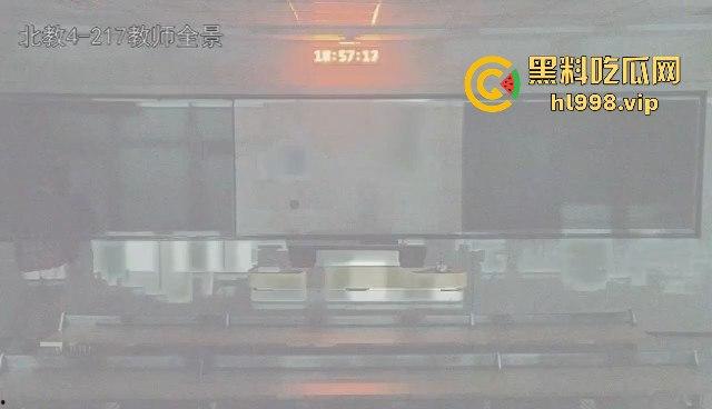 浙江大学情侣教室大战被监控拍下！智慧教室秒变性爱课堂，高材生用最奇葩方式学习！-5